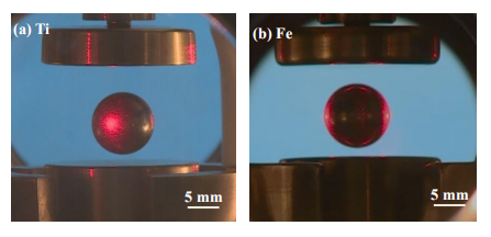 直径10mm样品的悬浮：(a)Ti；(b)Fe
