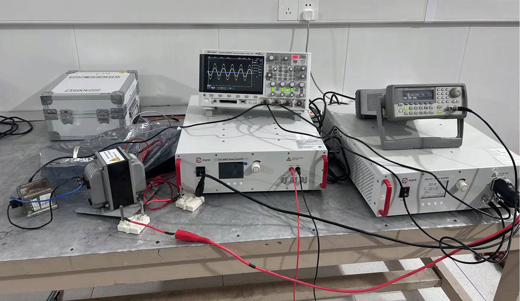 CS101电源线传导敏感度测试实验实拍图